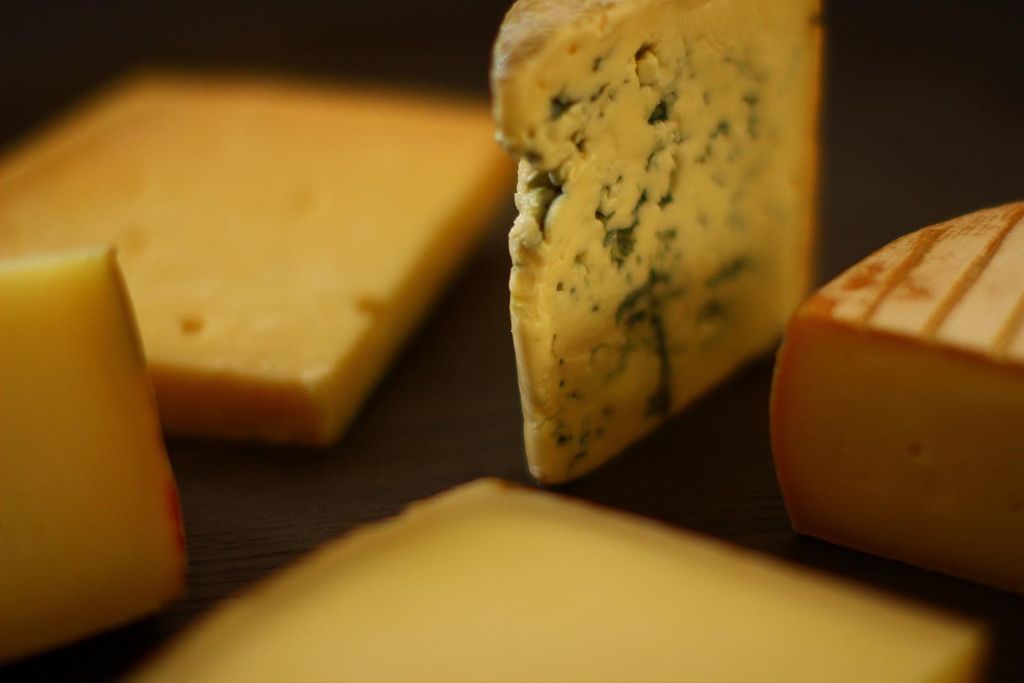 Cómo preparar una tabla de quesos gourmet Cómo preparar una tabla de quesos gourmet
